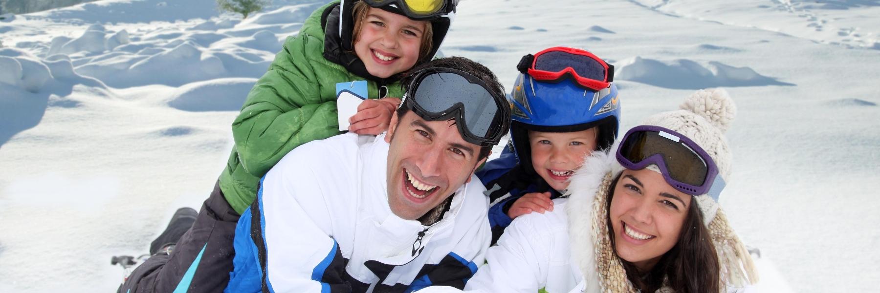 Seattle Counselor | Happy family skiing