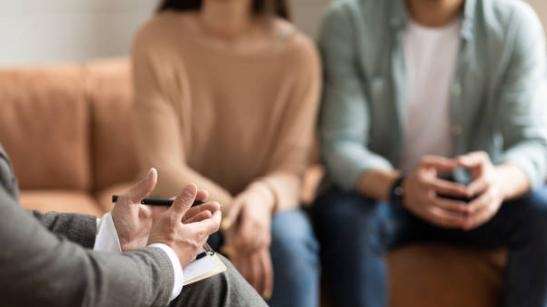Couple in relationship therapy