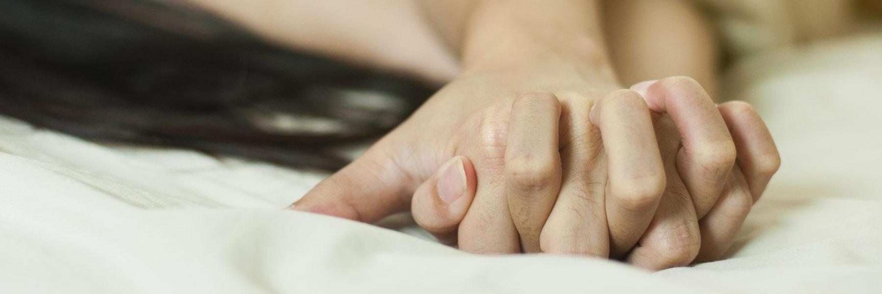 sex therapy in Seattle | couple holding hands