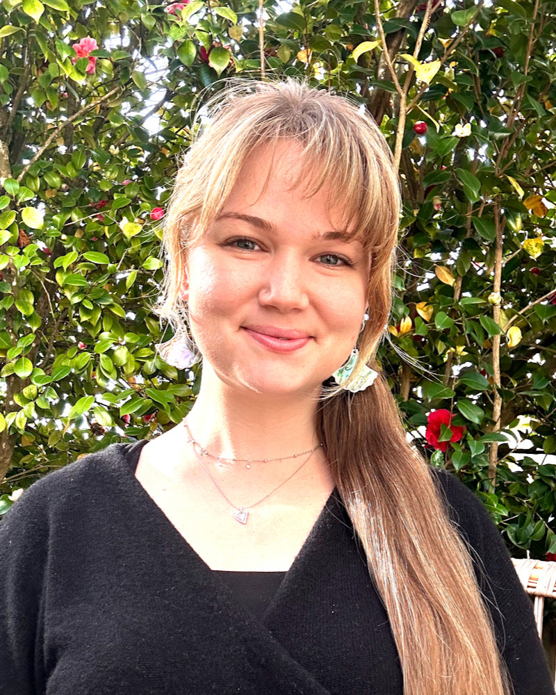 Emma Ehrlich, Seattle therapist specializing in relationships, anxiety, and intrusive thoughts